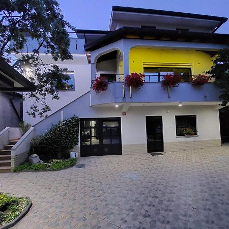 Apartma Mimi Dekani Екстериор снимка