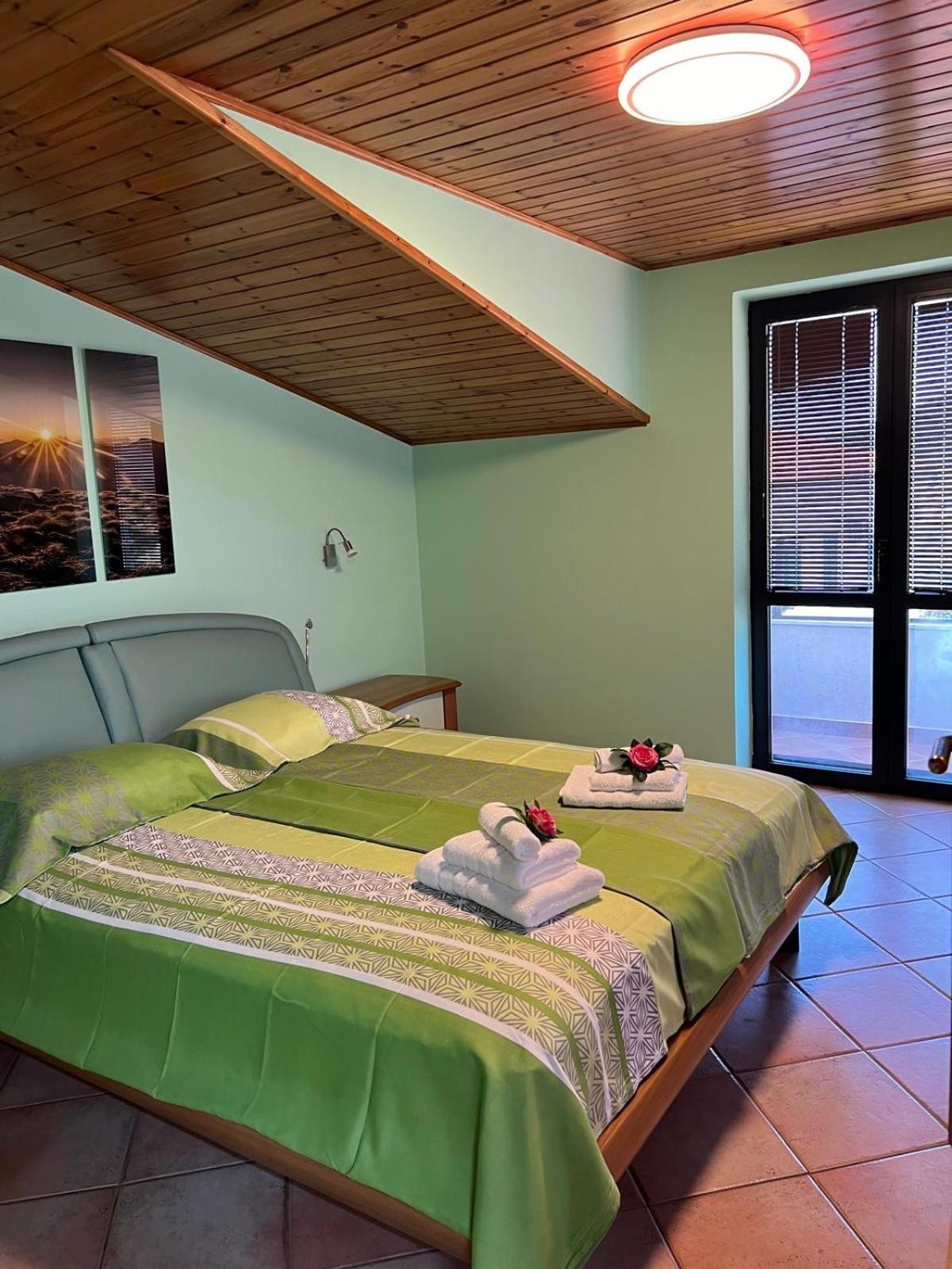 Apartma Mimi Dekani Екстериор снимка